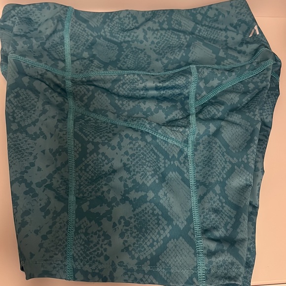 TEAL Size Medium - Athletic Works Women's Bike Shorts - Moisture-Wicking - Picture 3 of 3
